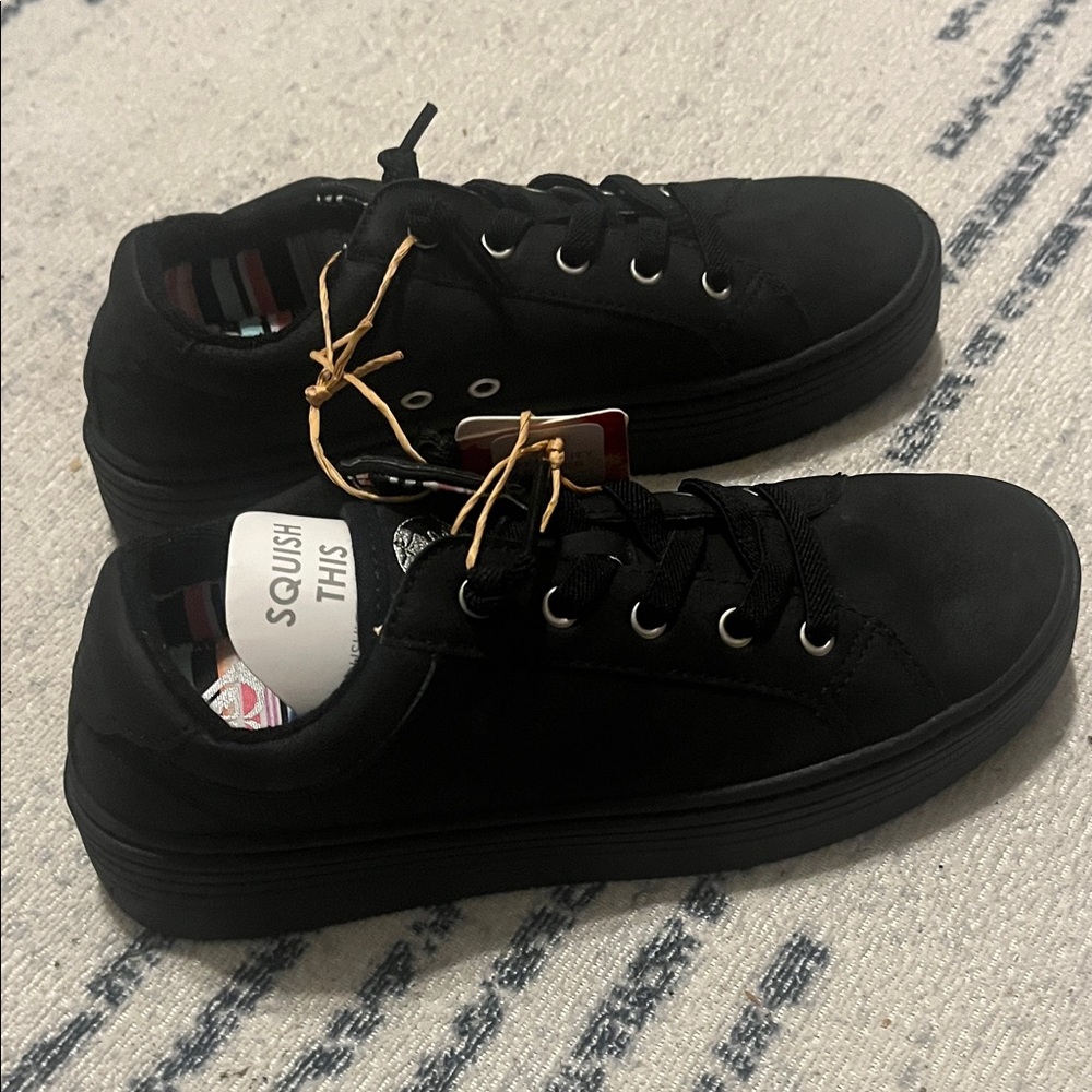 Roxy Black Floral Sole Sneakers